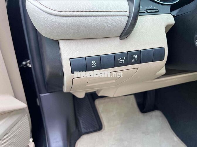 Toyota Camry 2.5Q, cuối 2019 đen 21 ngàn 800 km