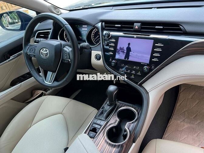 Toyota Camry 2.5Q, cuối 2019 đen 21 ngàn 800 km
