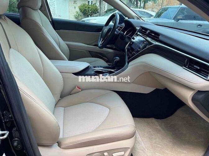 Toyota Camry 2.5Q, cuối 2019 đen 21 ngàn 800 km