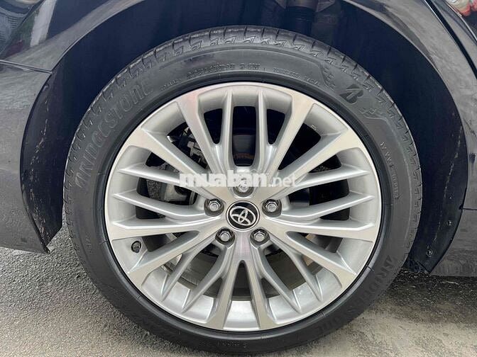Toyota Camry 2.5Q, cuối 2019 đen 21 ngàn 800 km