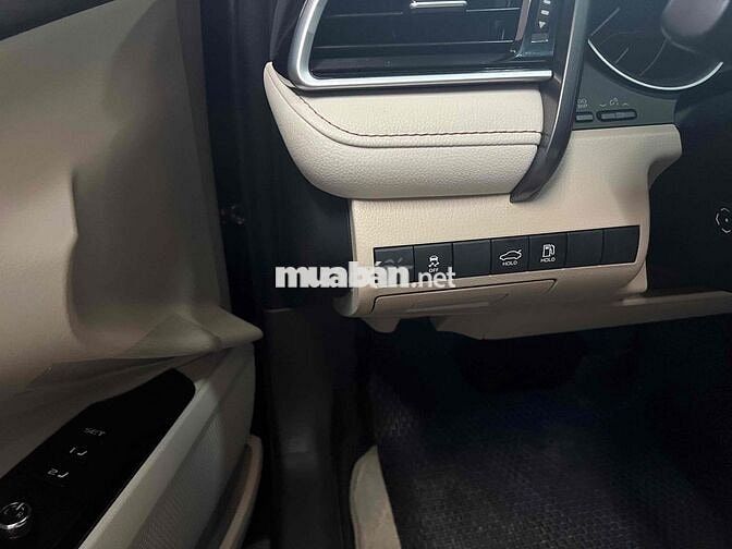 Toyota Camry 2.5Q, cuối 2019 đen 21 ngàn 800 km
