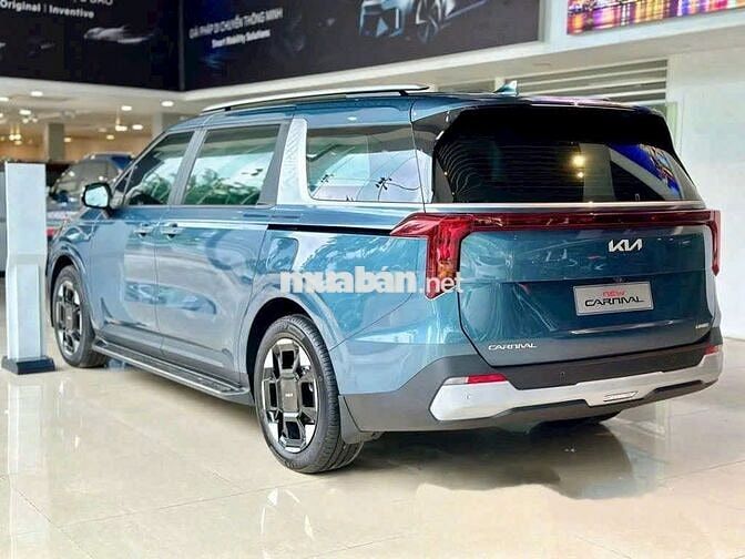 Kia Carnival 2024 2.2D Signature  - 1 km