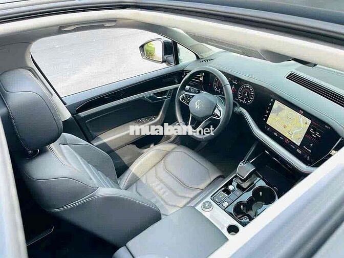 Volkswagen Touareg giao ngay năm 2025