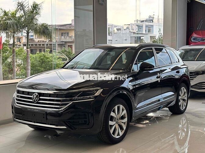 Volkswagen Touareg giao ngay năm 2025