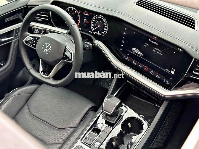 Volkswagen Touareg giao ngay năm 2025