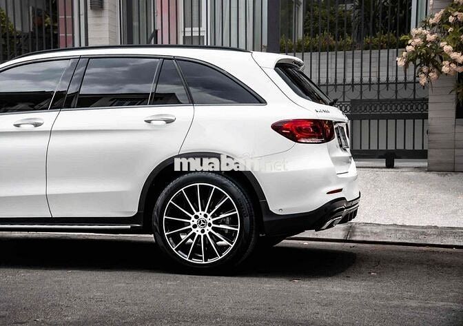 Mercedes Benz GLC 2019 300 4Matic - 65000 km