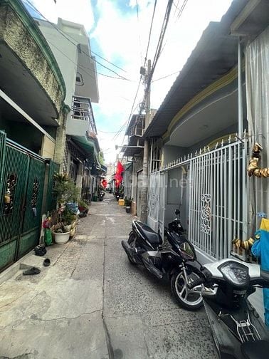 bán nhà đường HT13, q12 3,7 tỷ đường xe hơi 5m , 3pn sát mặt tiền