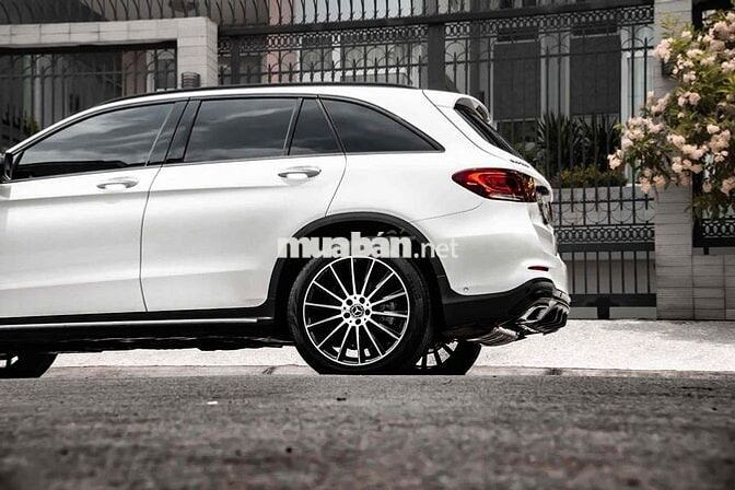 Mercedes Benz GLC 2019 300 4Matic - 65000 km