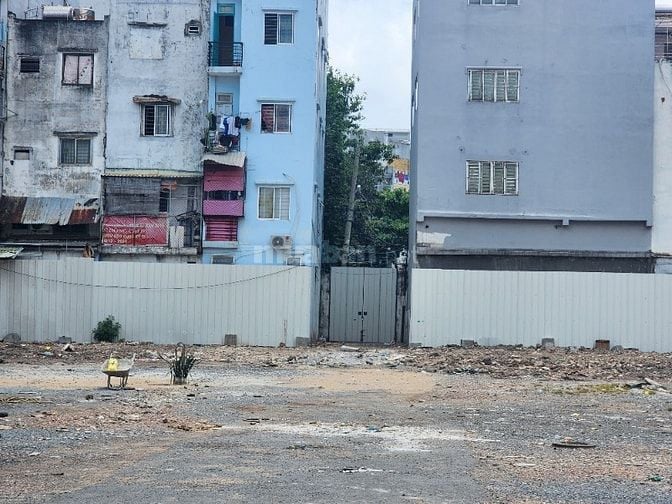 Đất 4300 m2. 99B Đường Cộng Hoà. Giá 5 USD/m2/tháng. 3 - 5 năm