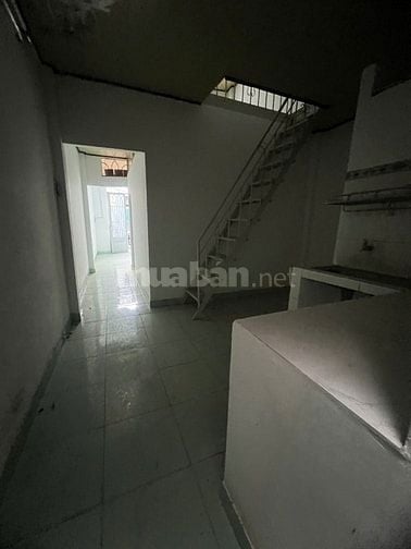 bán nhà đường HT13, q12 3,7 tỷ đường xe hơi 5m , 3pn sát mặt tiền
