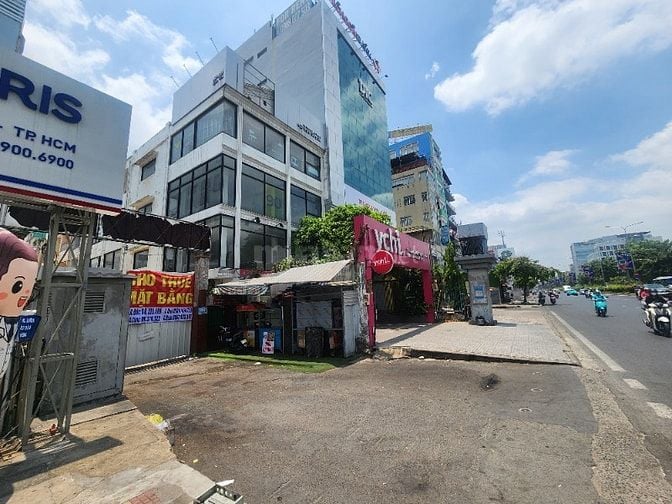 Đất 4300 m2. 99B Đường Cộng Hoà. Giá 5 USD/m2/tháng. 3 - 5 năm