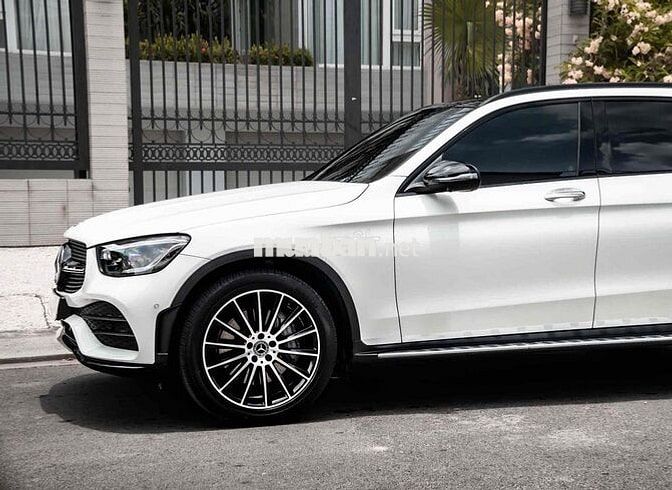 Mercedes Benz GLC 2019 300 4Matic - 65000 km