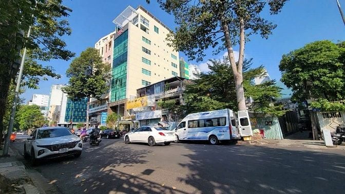 Bán khuôn đẹp 360m2, Ngang 13m MT Nguyễn Đình Chiểu, Quận 1