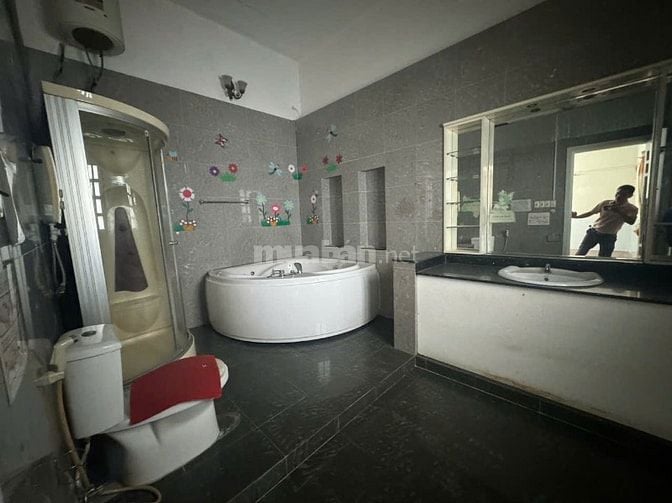 Chính chủ cho thuê Biệt thự số 28 Mai Thị Lựu 18x20 giá 160tr/tháng