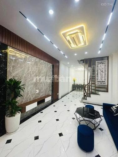 Bán Nhà Đường Cầu Giấy - Ngõ Oto - Nội Thất Long Lanh - 37m- 5 tầng - 