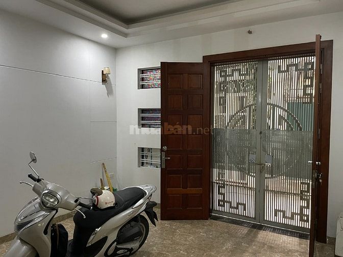 Chính chủ cần bán, nhà phố Định Công,60m2,4T,mt4m,gần phố.
