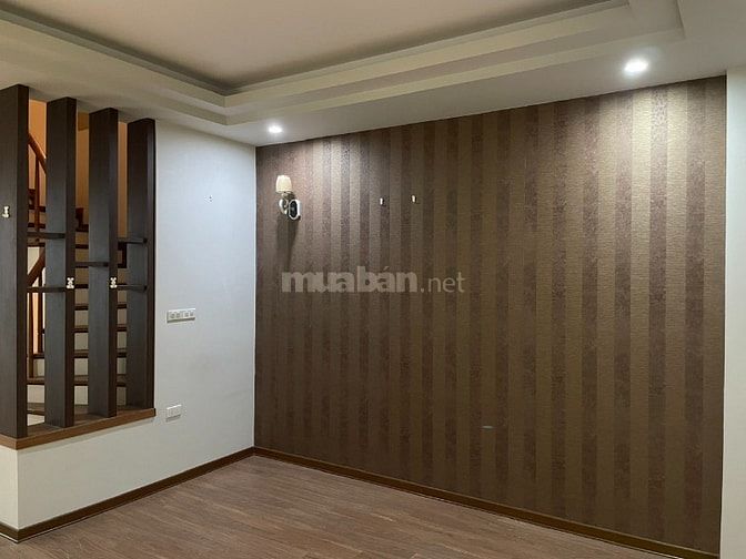 Chính chủ cần bán, nhà phố Định Công,60m2,4T,mt4m,gần phố.
