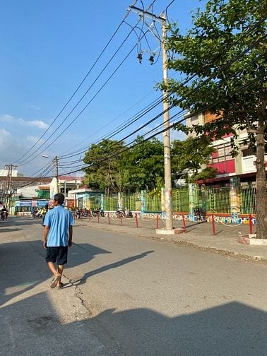 Nhà 3 Tầng Gần Công Viên Phú Hữu, Cách Nguyễn Duy Trinh 100m, HXH