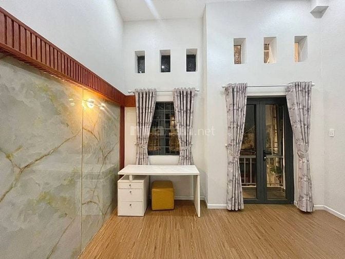 Nguyễn Thị Huỳnh bán gấp chỉ 1 tỷ  có sẵn nội thất gần Bảo Tuổi trẻ