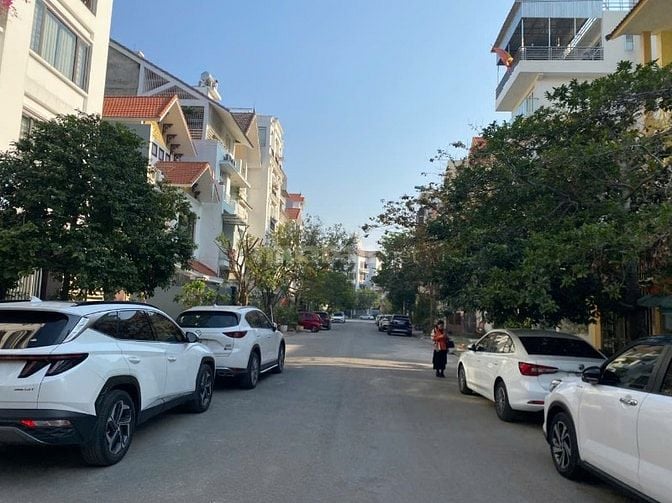 Bán nhà phố Lê Hồng Phòng, 120m2, phân lô ô tô dừng đỗ, 6t, thang máy.