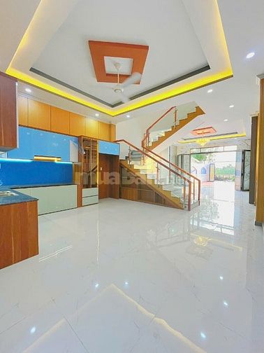 Nhà diện tích lớn 5,5 x 38 có sân trước và sân sau, 4PN 2WC đường ô tô