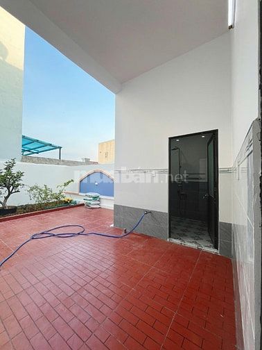 Nhà diện tích lớn 5,5 x 38 có sân trước và sân sau, 4PN 2WC đường ô tô