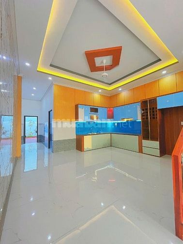 Nhà diện tích lớn 5,5 x 38 có sân trước và sân sau, 4PN 2WC đường ô tô