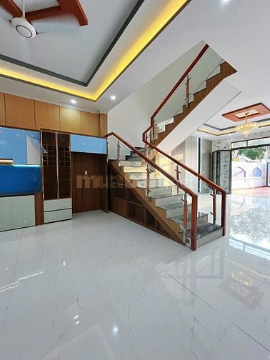Nhà diện tích lớn 5,5 x 38 có sân trước và sân sau, 4PN 2WC đường ô tô