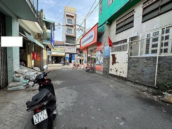 BÁN NHÀ 4,55m x20,87 m. 1 LẦU BTCT . HẺM XE HƠI 8M 