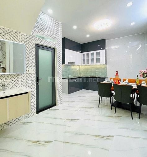SĂN NHÀ GIÁ TỐT- Ngay PHẠM VĂN ĐỒNG, Dt 43,6m2, Sổ sẵn- ĐẦU TƯ LÀ LỜI