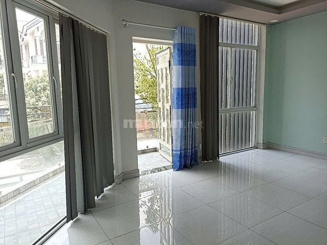 Cho thuê nhà trong khu dân cư nhà ở Vĩnh Lộc A, giá 12 triệu