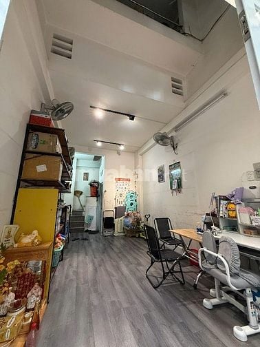 CÁCH 1 CĂN RA MẶT TIỀN VĨNH KHÁNH-NHÀ 5 TẦNG 