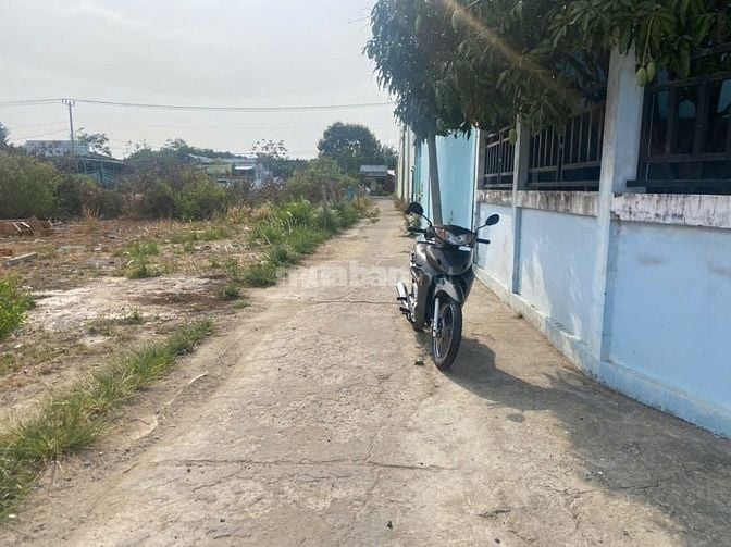 bán khu đất 444m2 ngang 14m, đã rào, full thổ cư, ngay vòng xoay 30/4