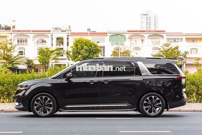 Kia Carnival 2023 Signature 2.2D - 51111km - 951tr