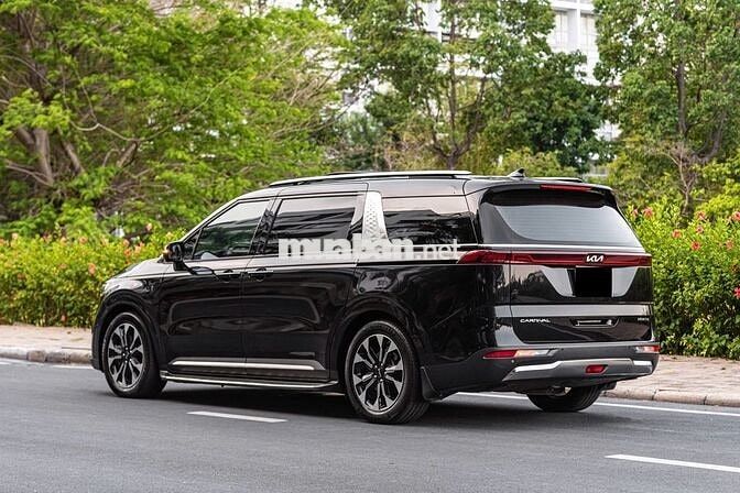 Kia Carnival 2023 Signature 2.2D - 51111km - 951tr