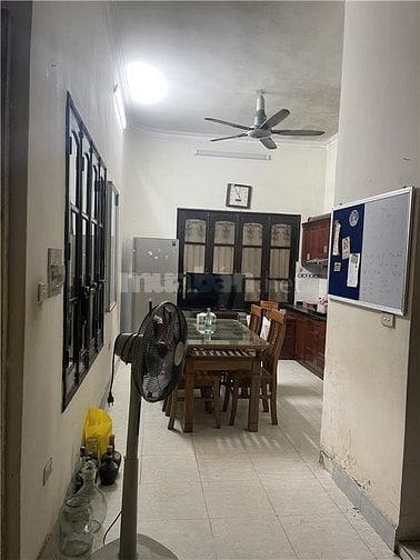 Cho thuê nhà mặt phố siêu đắc địa - ngã 3 Quan Nhân & Hoàng Ngân.