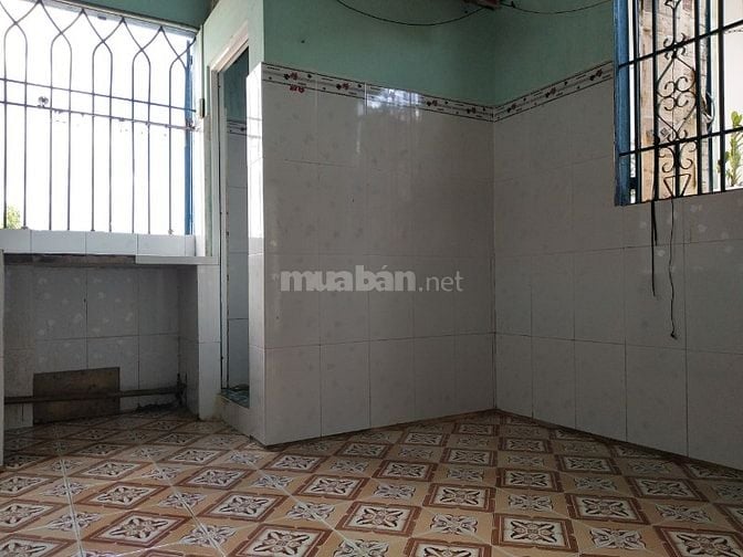 Phòng trọ 16m2 có 2 cửa sổ thoáng mát, có bếp và vệ sinh riêng 