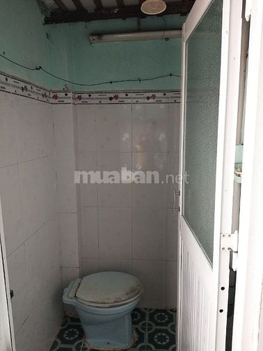 Phòng trọ 16m2 có 2 cửa sổ thoáng mát, có bếp và vệ sinh riêng 