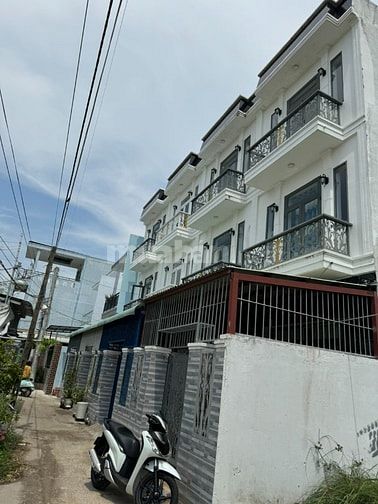 BÁN NHÀ 3 TẦNG - NGAY TRUNG TÂM TT. CẦN GIUỘC, LONG AN