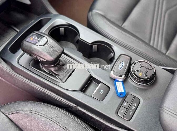 Everest 2023 Titanium 2 cầu BH 2026 Giá TL góp 70%
