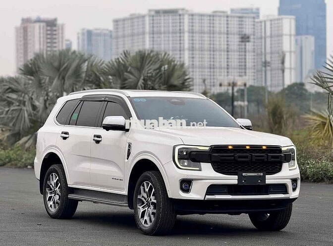 Everest 2023 Titanium 2 cầu BH 2026 Giá TL góp 70%