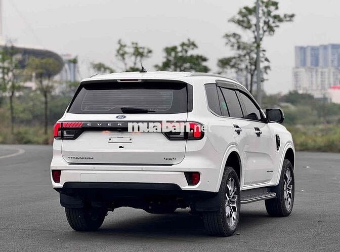 Everest 2023 Titanium 2 cầu BH 2026 Giá TL góp 70%