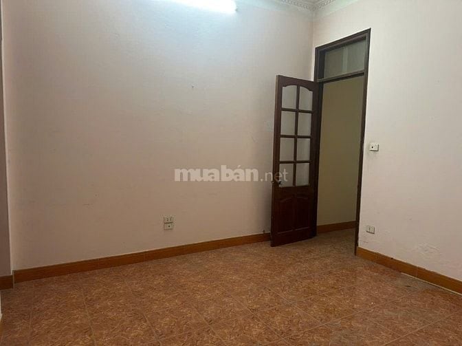 Cho thuê nhà phố Vương Thừa Vũ, Thanh Xuân. 80m2, 3T, ngõ thông ô tô, 