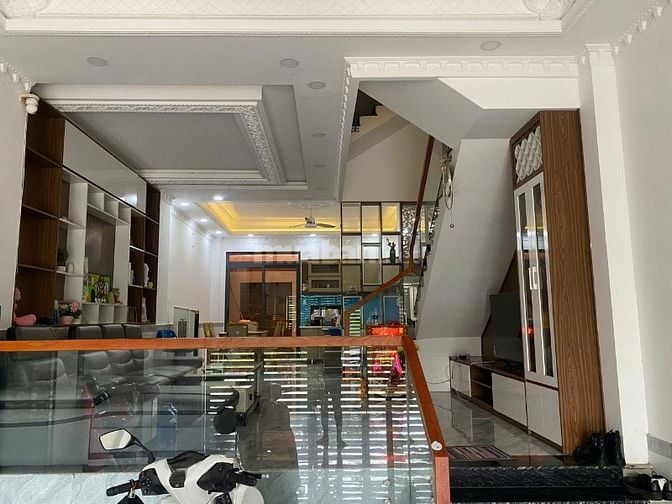 BÁN NHÀ 1 TRỆT 3 LẦU NGAY CHỢ PHƯỚC KIỂN LÊ VĂN LƯƠNG