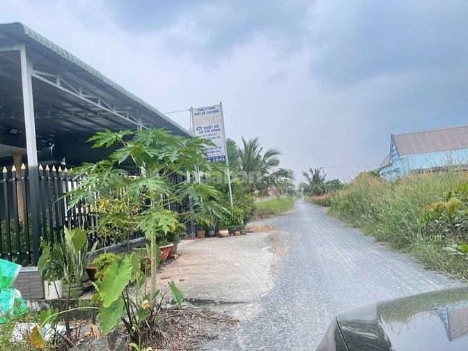 Đất vườn mặt tiền 2 xe ô tô tránh nhau ,thạnh hoà bến lức ,long an .