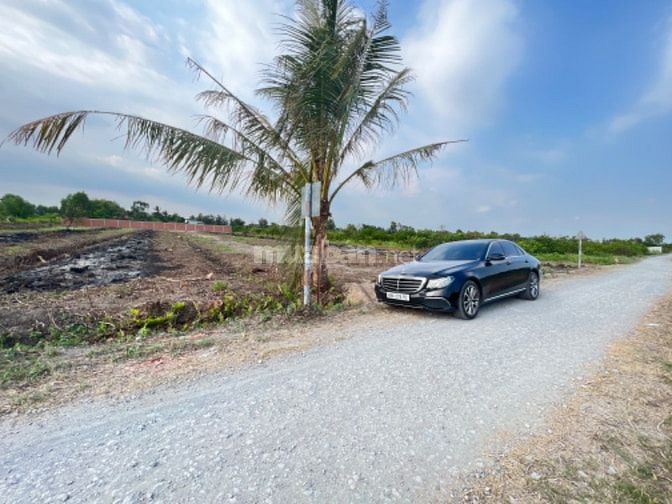 Đất vườn mặt tiền 2 xe ô tô tránh nhau ,thạnh hoà bến lức ,long an .