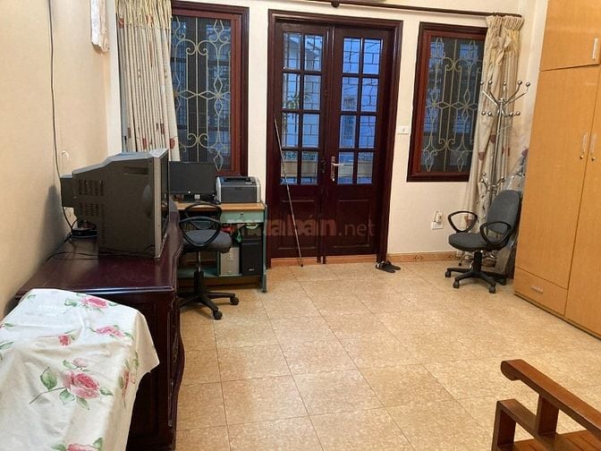 Chính Chủ Cho thuê Nhà 5 tầng ngõ 290 Kim Mã, Ba Đình, DTSD 200 m2