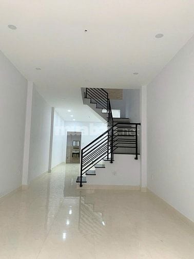Tân Bình C12 nhà ga T3, 68m2 chỉ 6.x tỷ, 3 Tầng 4PN hẻm rộng xe hơi