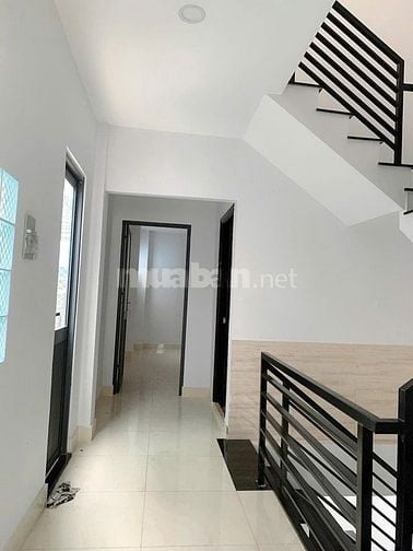 Tân Bình C12 nhà ga T3, 68m2 chỉ 6.x tỷ, 3 Tầng 4PN hẻm rộng xe hơi