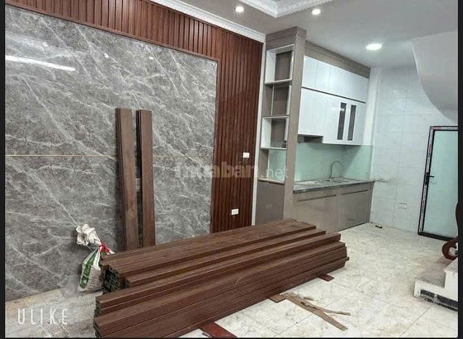 NHÀ XÂY MỚI CHẮC CHẮN. Ô TÔ NHỎ ĐỖ CỬA. YÊN TĨNH Ở SƯỚNG.